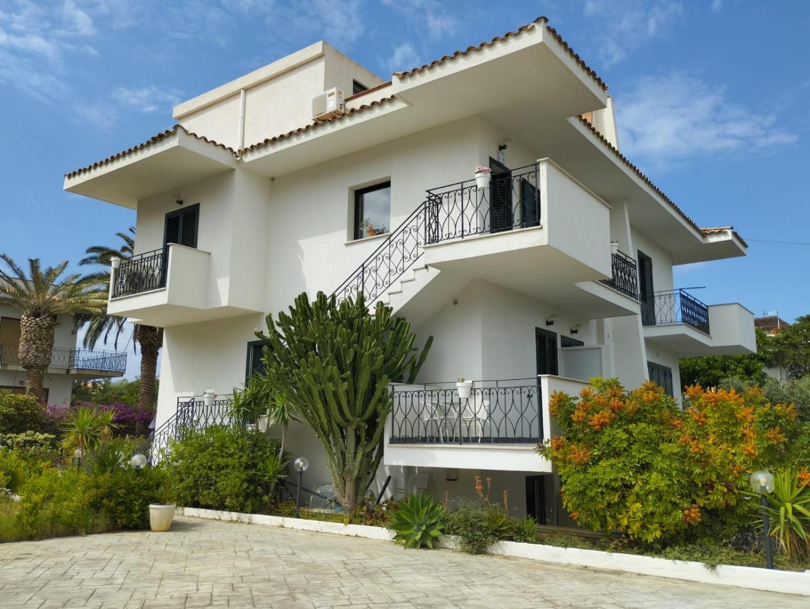 Fiore Di Loto Rooms Carini Εξωτερικό φωτογραφία